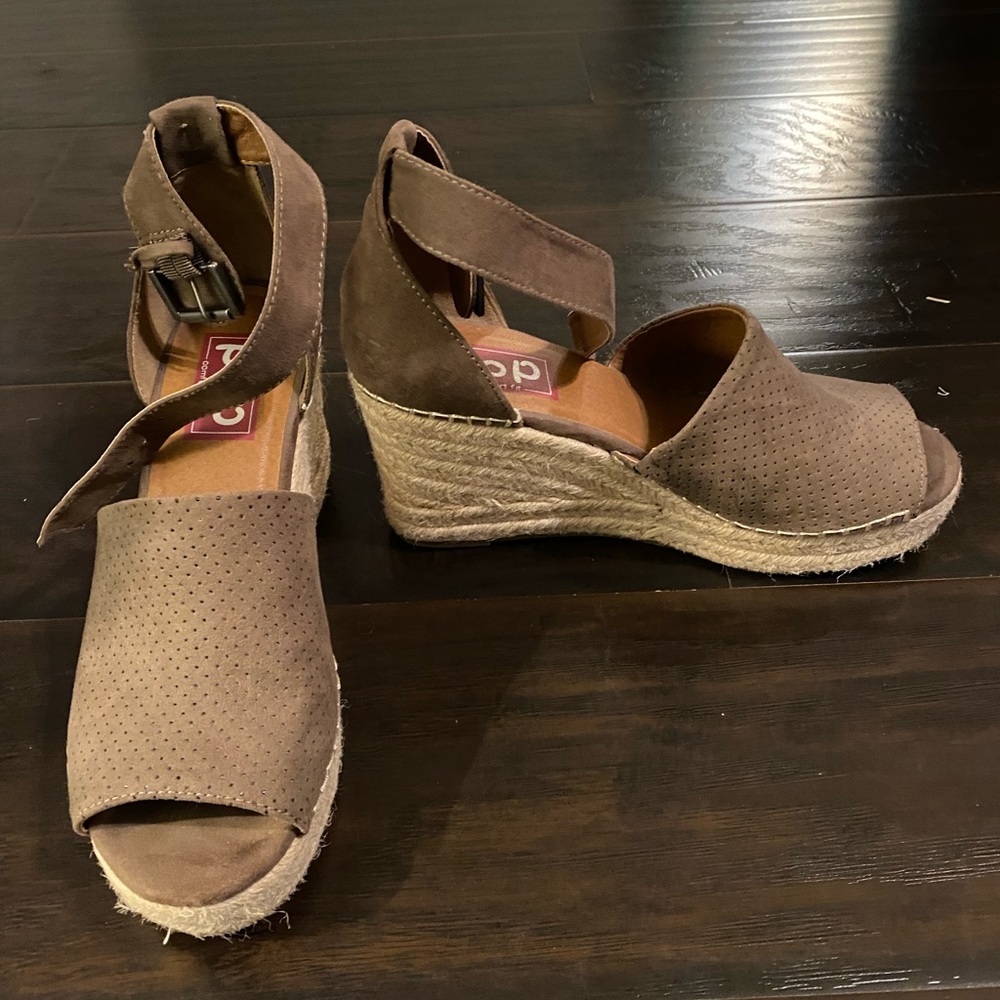 Dark tan wedges size 9.5